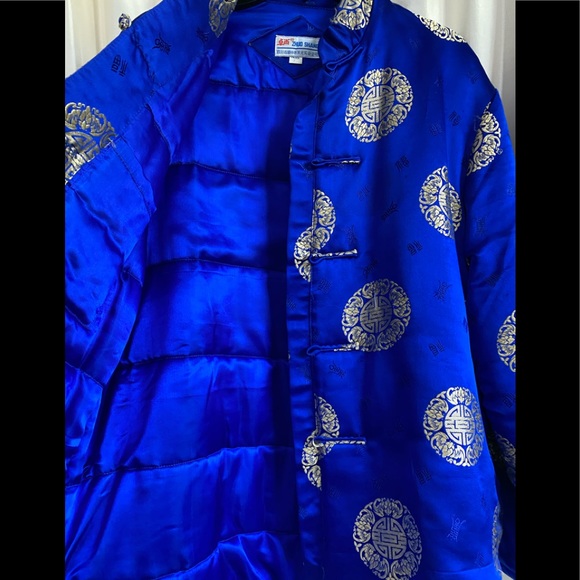 100% Silk jacket.  Quilted inside.  Pocket… - Picture 2 of 13